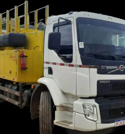 Caminhões - Eco Maq Locação de Veículos e Equipamentos Pesados